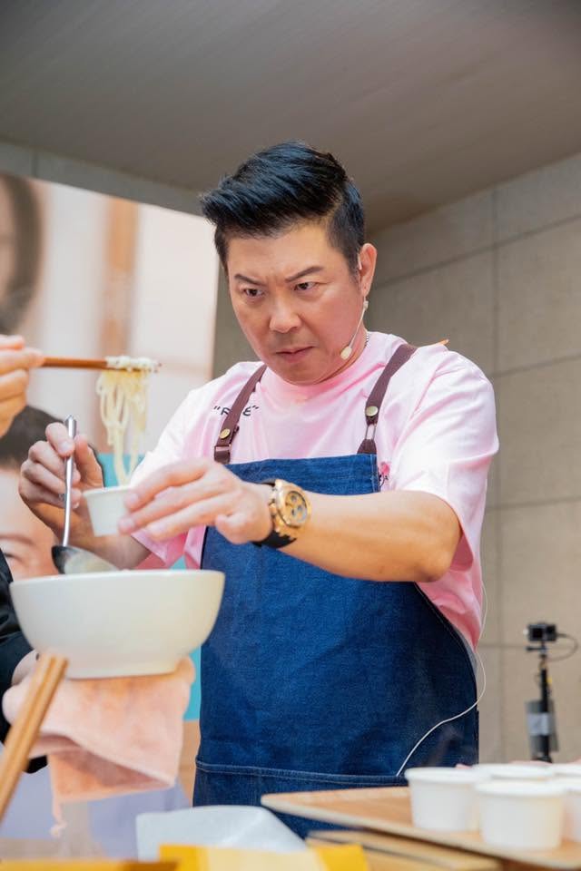 陶晶瑩按讚蔣萬安遭出征！曾國城「曾拌麵」衰捲毒油　他22字回應725遊行