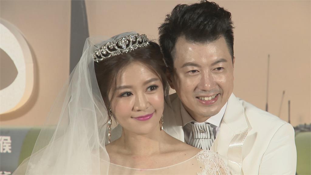 秀出「兩條線」！吳皓昇與文汶結婚4年喜獲「愛的結晶」