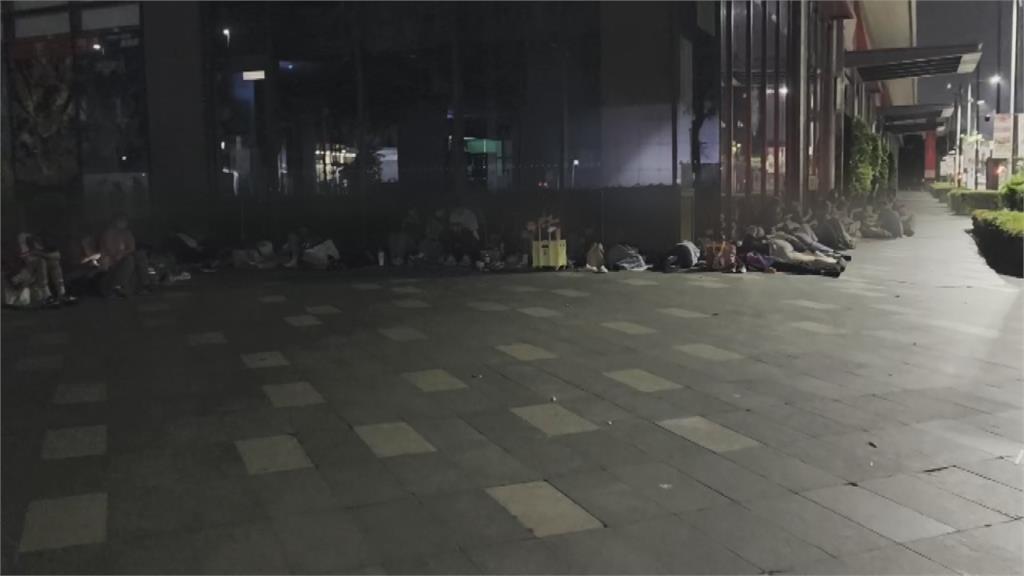 BIGBANG高雄快閃店禁夜排　傻眼！粉絲５點到場已排到轉角
