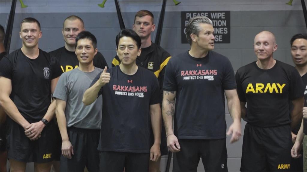 日防相小泉進次郎搭「藍色衝擊」 視察311地震受災區