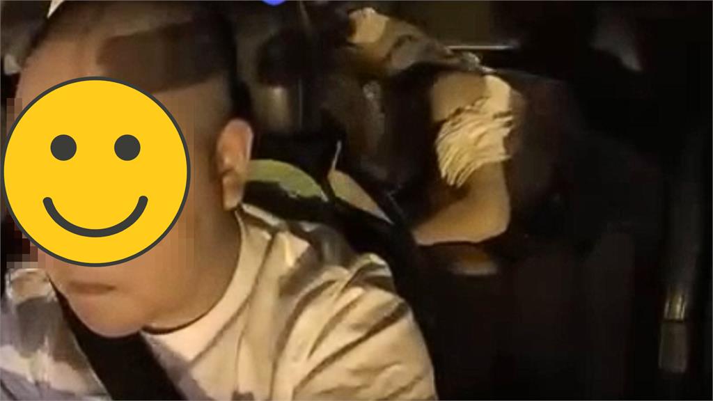 情侶後座「激戰交纏」做運動！司機偷瞄超尬「衝撞片流出」網驚：真老司機