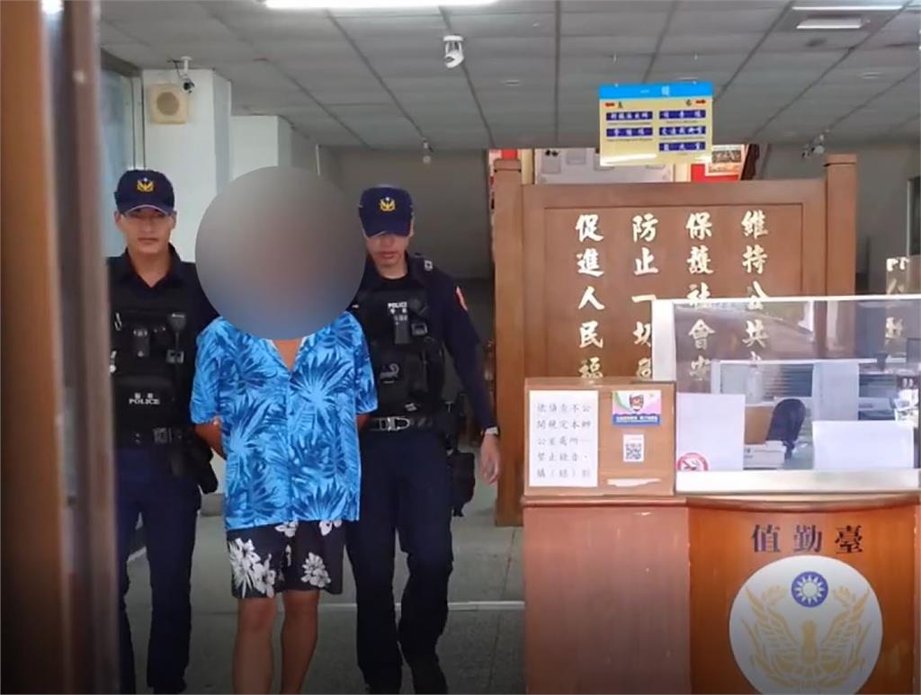 家人也受不了！醉男深夜拍打鐵門　母親拒開門報警求助