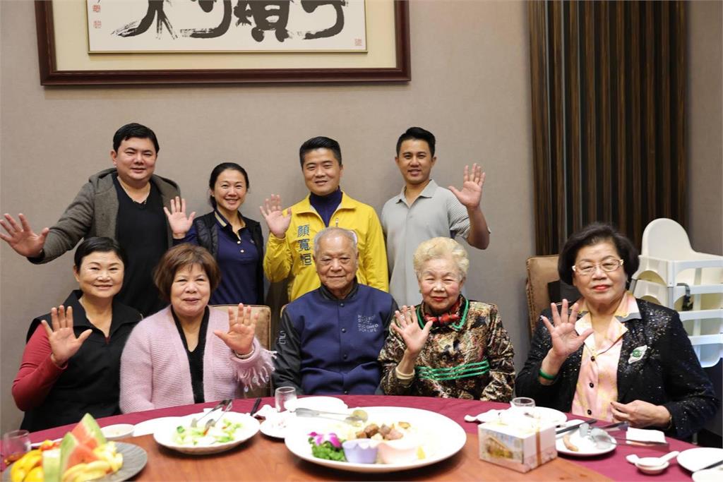 顏寬恒「感謝柯爸雪中送炭」大翻車!2人過往「尷尬1幕遭挖」網愣:柯家唯一清流