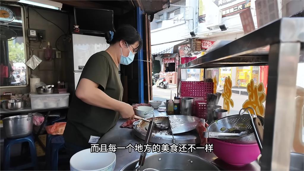 中國男遊台南狂嗑美食！吃撐了仍不想停下　笑喊：已經胖幾斤