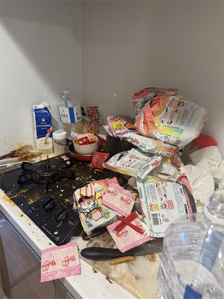 日正妹嘆「鬱悶讓屋子凌亂」還是相反？「3張誇張床照」曝百萬人傻眼