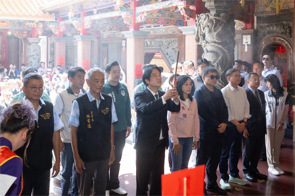 快新聞／陳瑩陪賴清德拜台東天后宮！允諾三件事：清廉、勤政、不開自家路