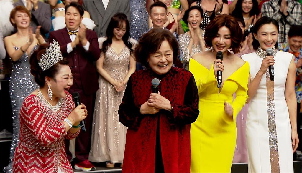 壯觀！　近百藝人錄民視過年特別節目　董事長王明玉同樂