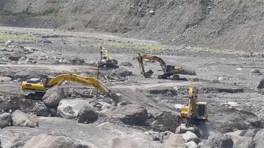 南台灣加緊防颱! 明霸克陸橋河道清疏 霧台山區出入管制