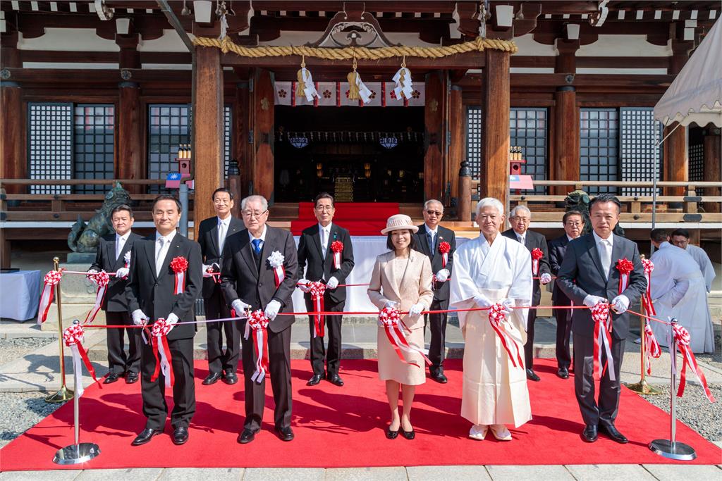 快新聞／台日友好！嘉義阿里山檜木打造「神社賽錢箱」　送往日本「防府天滿宮」啟用