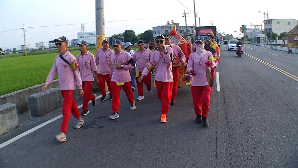 浩天宮大庄媽駐駕廣福宮 "雙媽會"信眾嗨放煙火歡迎