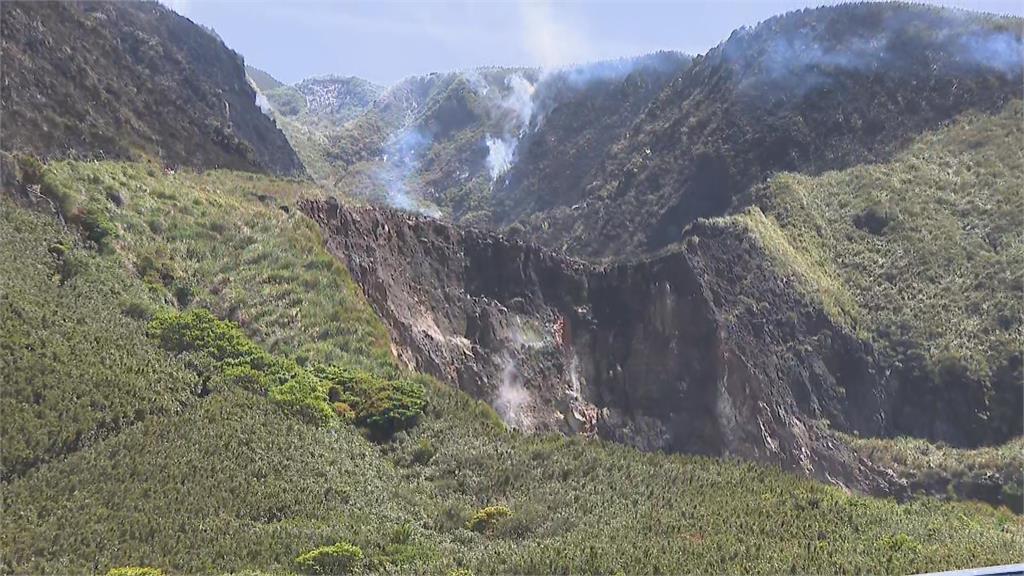 快新聞/燒往另一座山頭!陽明山小油坑山火狂燃 空勤總隊:將派遣黑鷹機執行任務