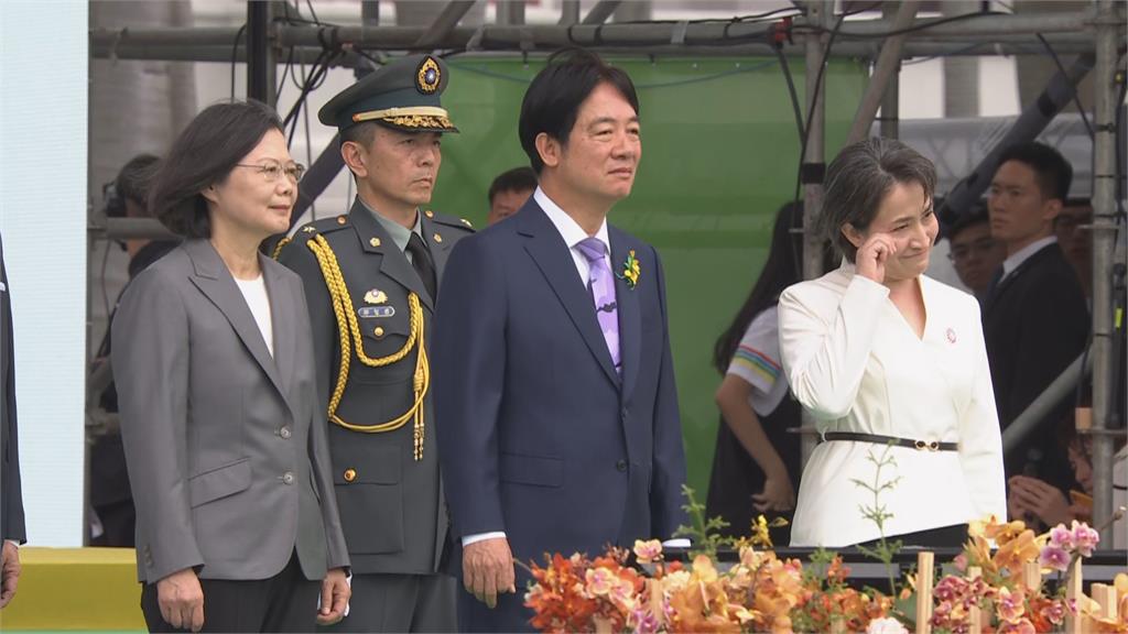 快新聞/玉米不捨貝果!蔡英文揮別總統府 蕭美琴哭了