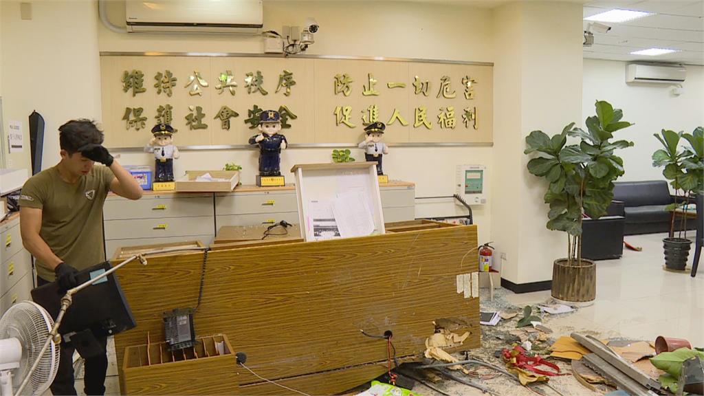 林口酒駕累犯開車撞進派出所　值班員警跳開躲死劫　