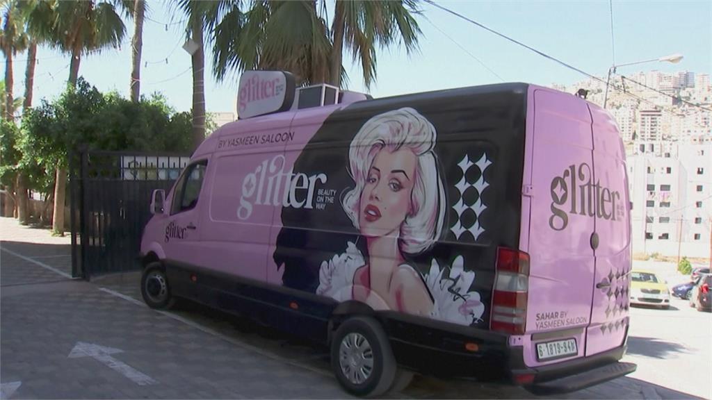 超時髦！　巴勒斯坦醒目粉色麵包車竟是「行動美容院」