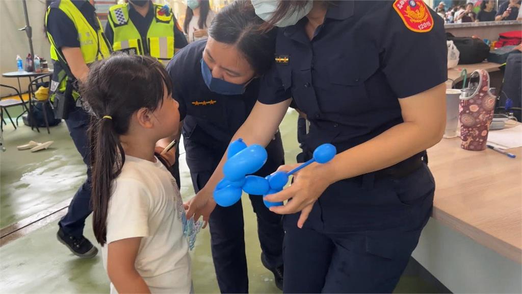 高雄親子遊樂園湧人潮　兩天超過百位幼童走失找家長