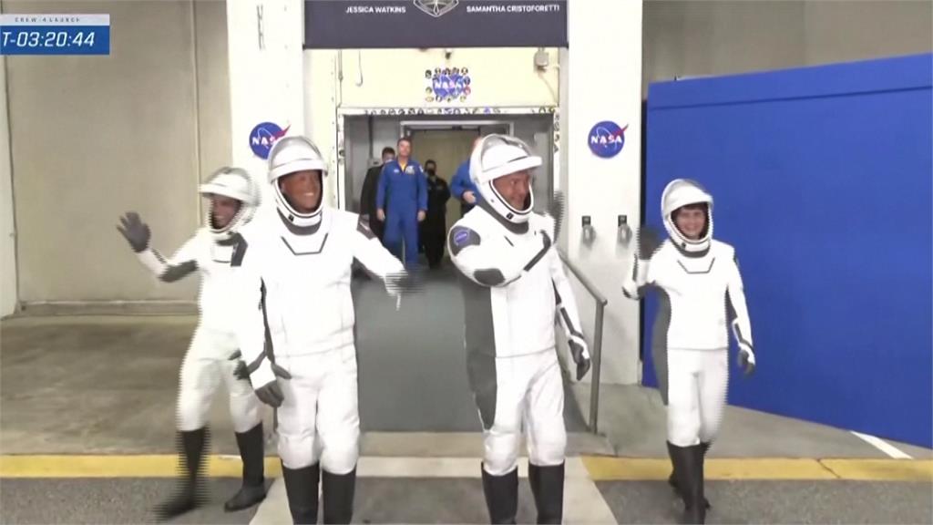 將4太空人送上太空站 SpaceX發射獵鷹9號火箭