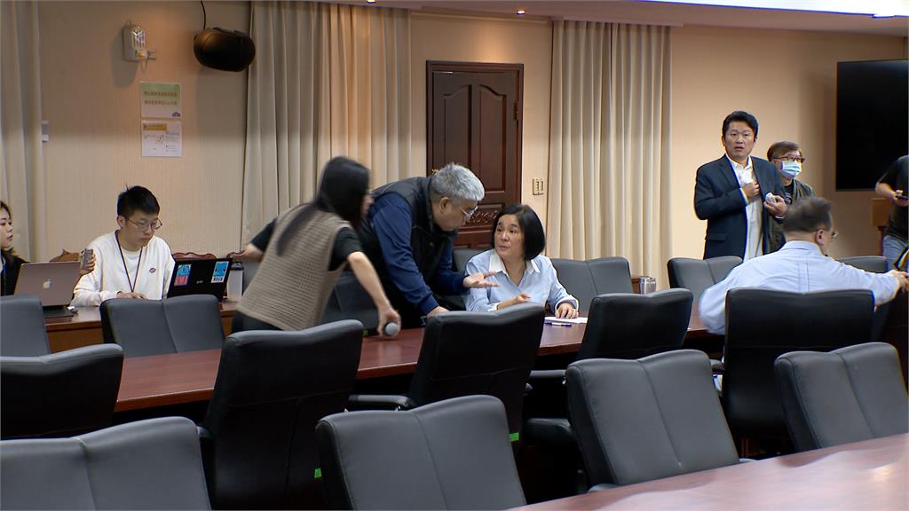 傳翁曉玲、葉元之等8藍委集體赴中？　林楚茵酸：假交流真領旨