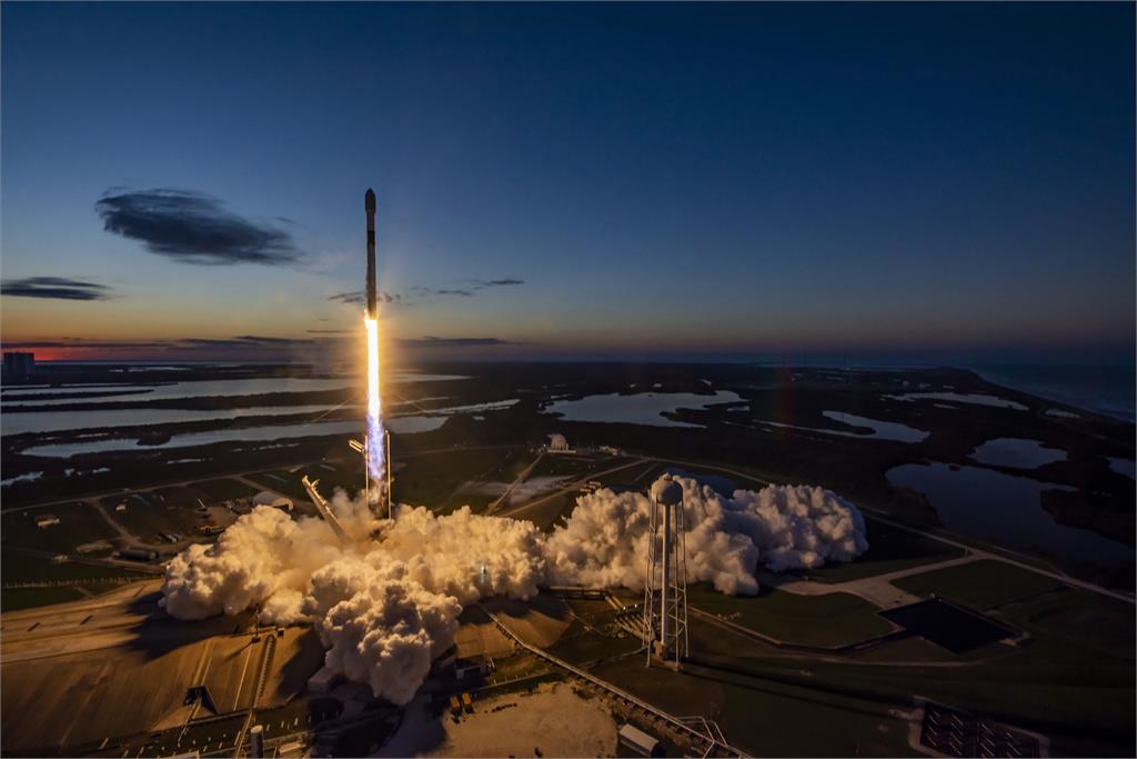 馬斯克不忍了！SpaceX「股價連摔7天」市值滑落第十⋯開嗆空軍「這句話」
