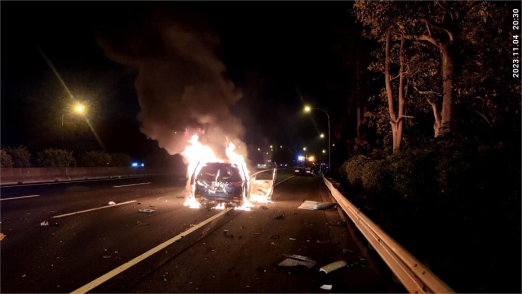 國3北上新竹路段2車追撞起火燃燒　車上6人全脫困幸僅輕傷