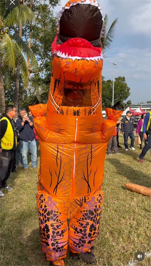快新聞/陳其邁化身「邁萌龍」短腿狂奔畫面曝 網笑翻:陳三歲放飛自我