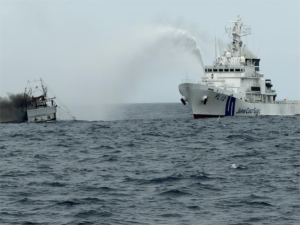 快新聞／船長失聯！基隆漁船不明原因「冒火沉沒」　海巡署22時抵釣魚台近海搜救