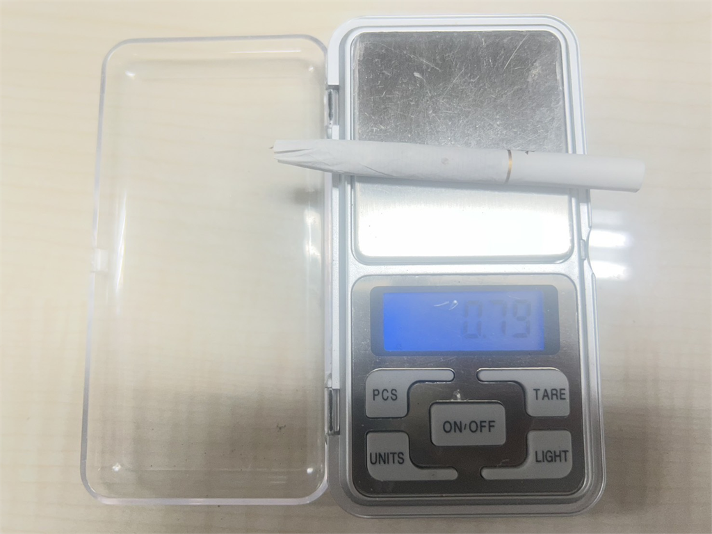 快新聞／高雄男無照毒駕心虛拒檢！加速逃逸竟自撞分隔島翻車　遭警活逮