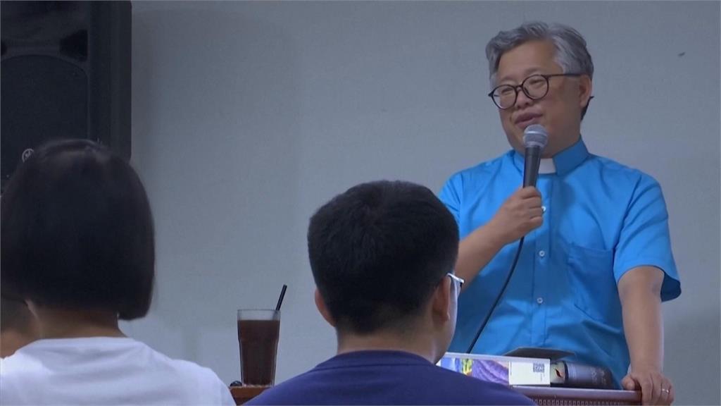 中國律師王夏紅攜家人逃離中共迫害 桃機接受美聯社專訪