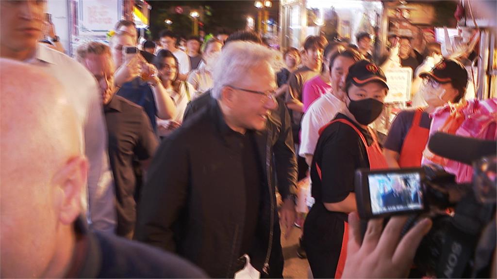 輝達開箱饒河夜市美食　網友：舌尖上的台灣？