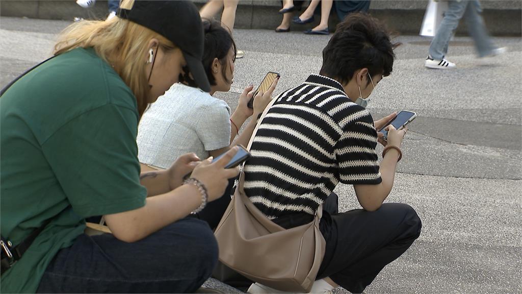 手機打字方式洩漏年齡 超過65歲才會用「這根手指」