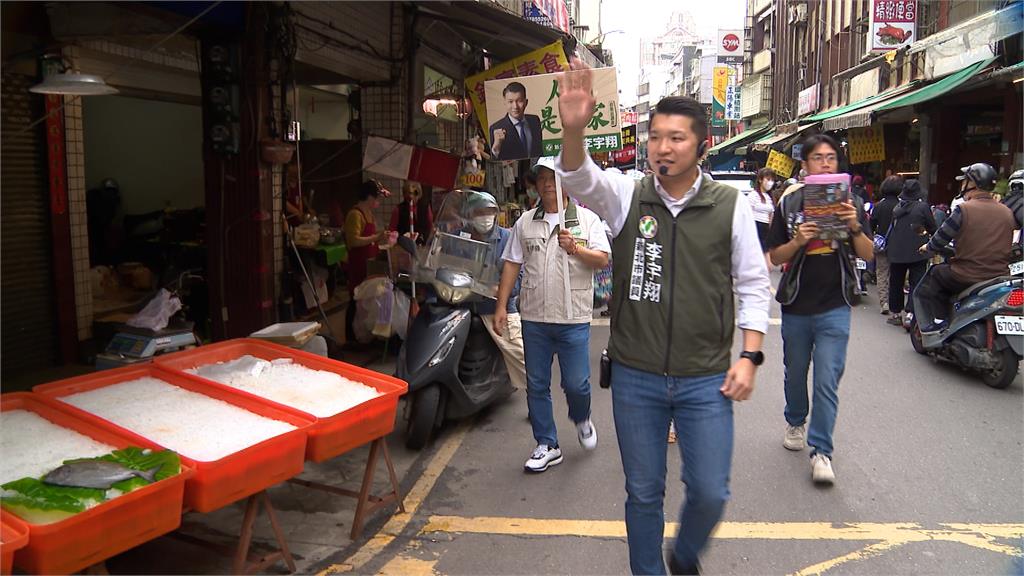 罷免洪孟楷二階「已達門檻7成」 綠議員李宇翔掃市場助陣