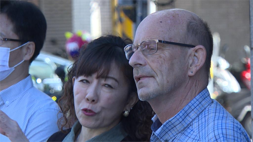 獨家!成為台灣新住民! 74歲英國籍男子楊麥克取得居留證