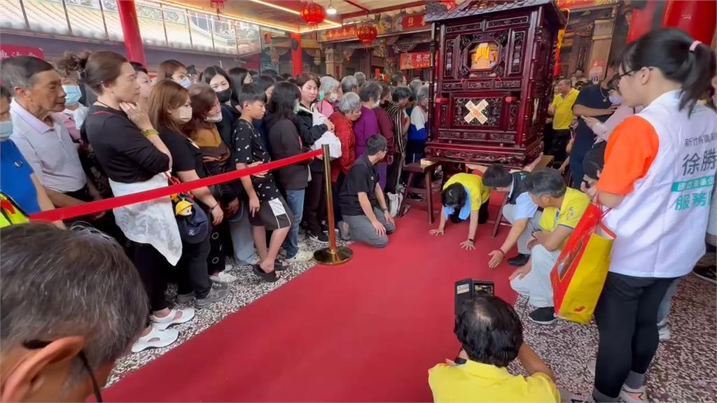 拱天宮三媽、作客媽新竹賜福　天氣放晴！信眾直呼：媽祖顯靈