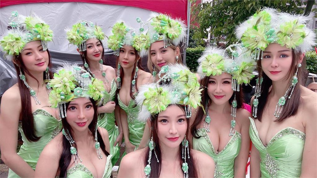 21位美女禮生攜手做公益！「臺南舞魅孃」推出2022公益年曆