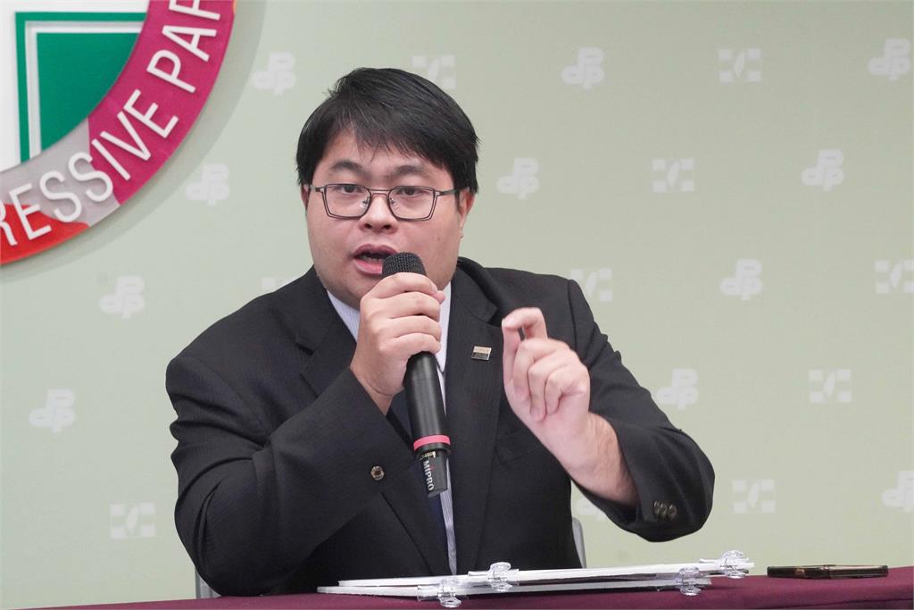 快新聞/凌濤稱8綠委罷免連署將過一階 吳崢轟黨政不分:藍營縣市選委會踹共