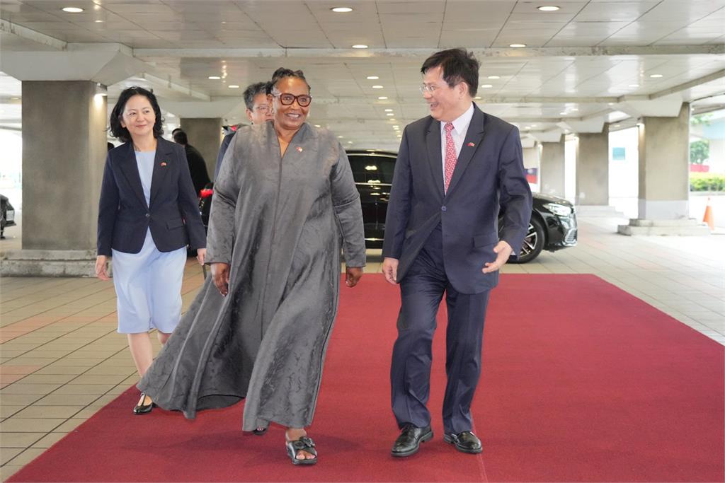 快新聞／巴拉圭總統、史瓦帝尼副總理離台　林佳龍親送機