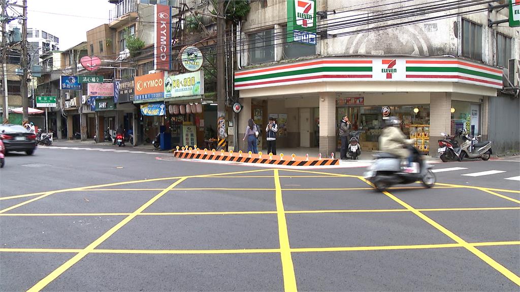 「行人庇護島」設計霧煞煞 網友:這是最奇葩設計