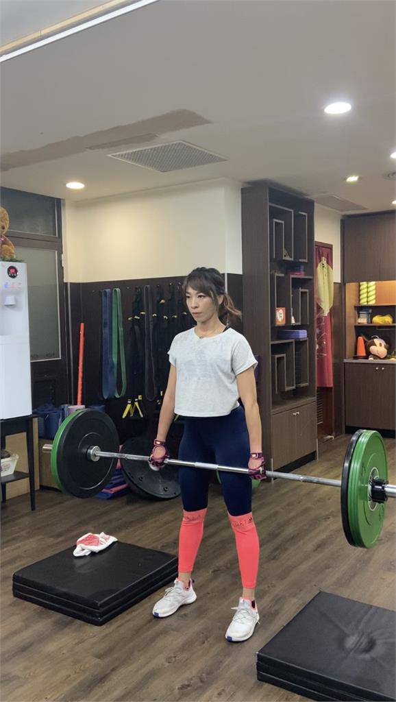 《GoGoTaiwan》主持人段慧琳被封「不正常女子」！自我訓練居然是「背蹲」最高扛起70公斤