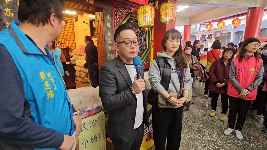 謝國樑.童子瑋同場不同台　童子瑋推Q版貼圖