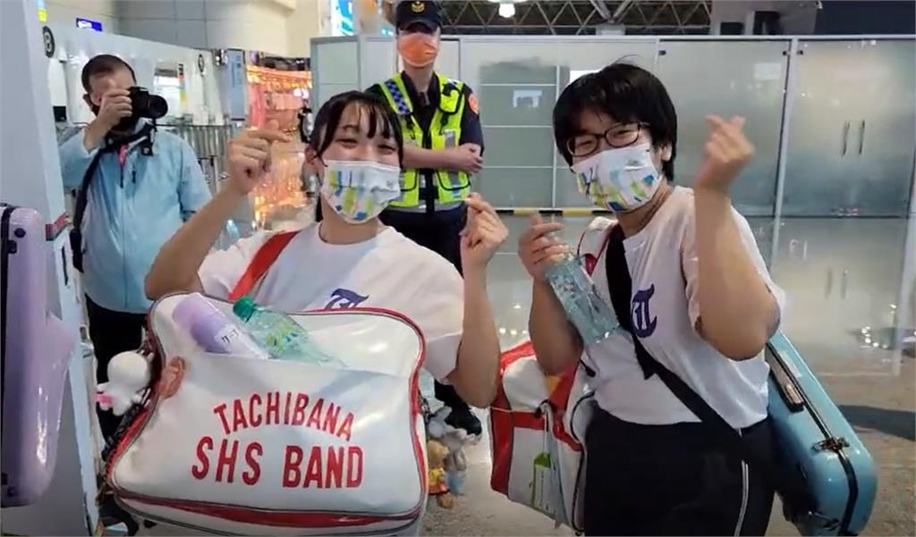 快新聞/「橘色惡魔」離台趕回日本期中考! 手指愛心喊:我愛台灣