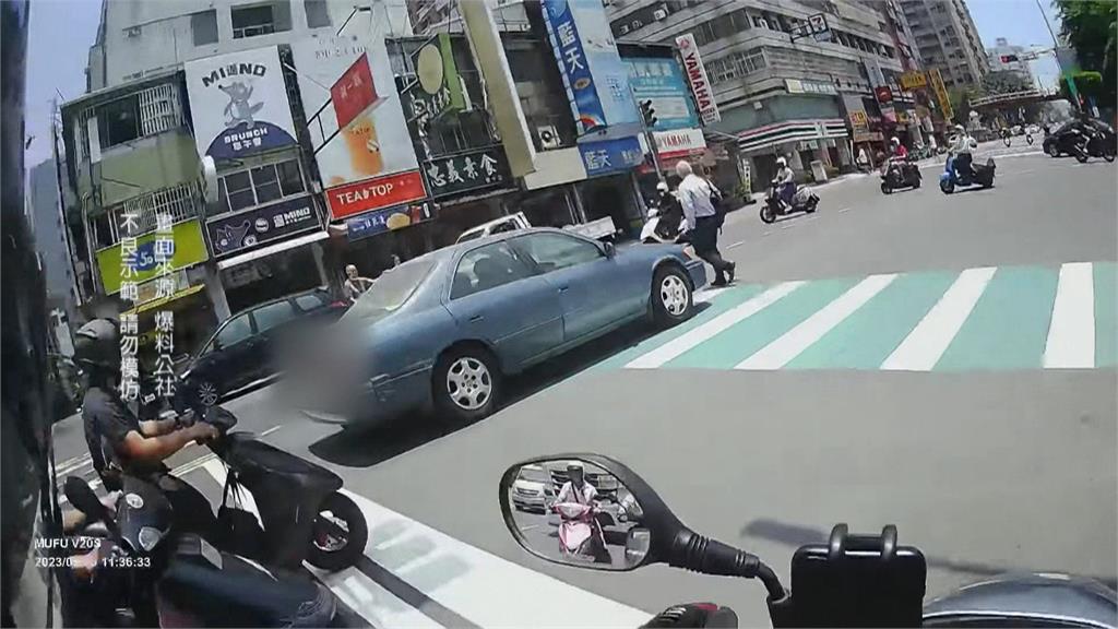 駕駛闖紅燈不禮讓行人　行人被迫繞路　老翁險來不及通過