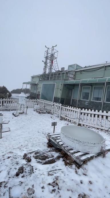 快新聞/玉山下雪了! 絕美銀白世界畫面曝