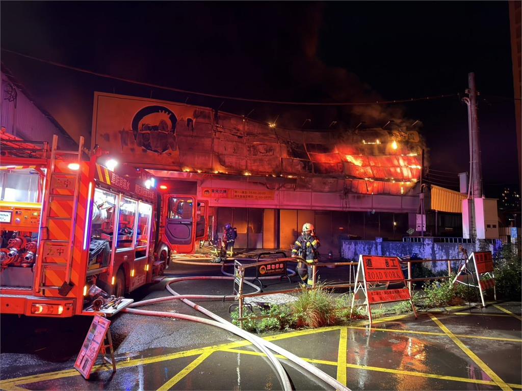 快新聞／汐止電商店面暗夜大火！環保局：濃煙飄散影響空氣品質　