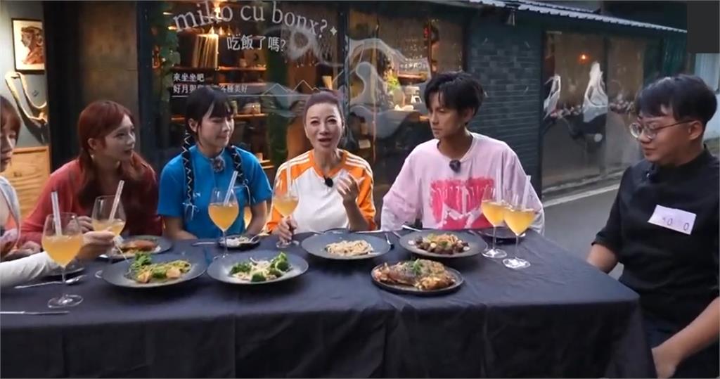 《綜藝新時代》阿翔看到火車會瘋狂!店家感謝過世奶奶讓籃籃淚崩「我也是奶奶帶大的」