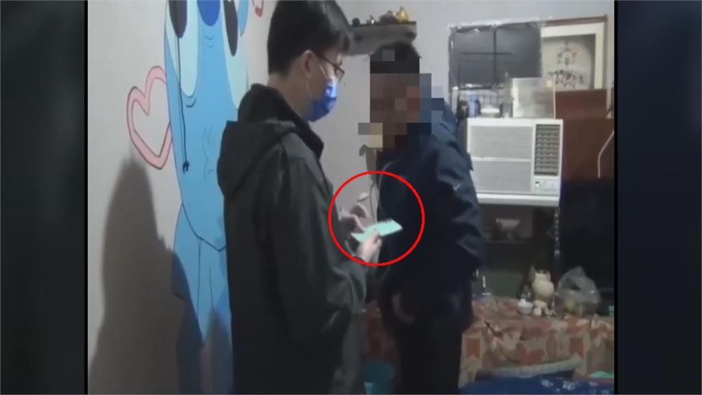 不甘心?盜刷嫌犯搞拖延 警逼交出贓物手機