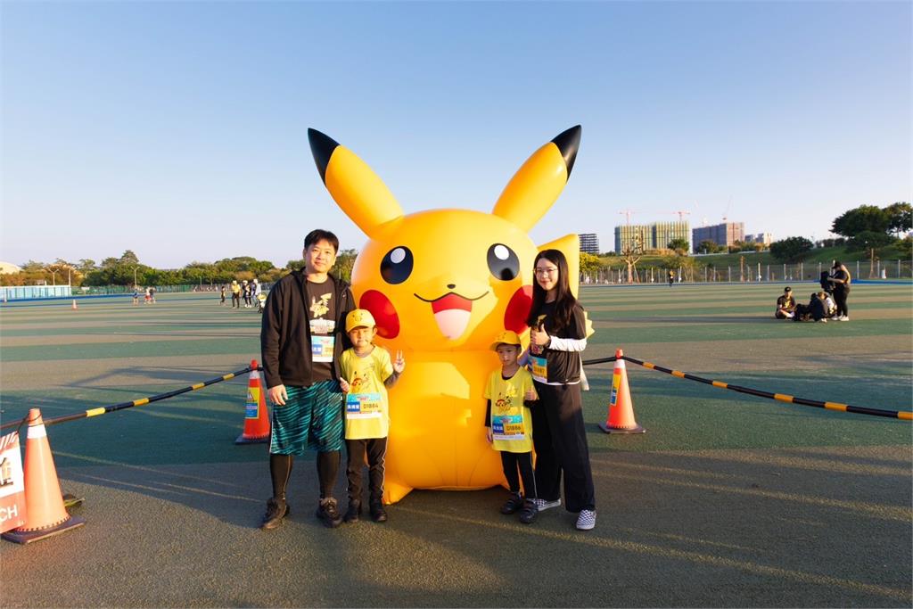 快新聞/陪寶可夢一起跑步!1.3萬人湧中央公園 「IP路跑」成新趨勢
