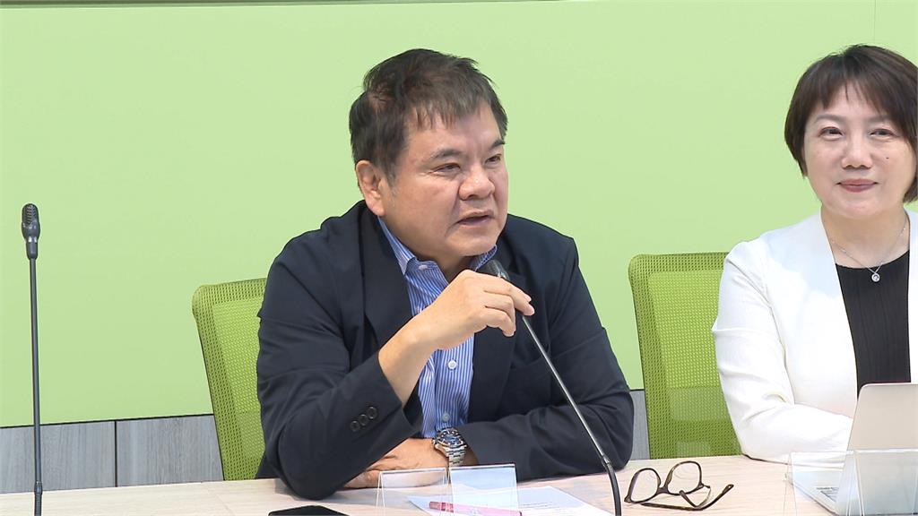 鄭麗文訪美「狂吹唪習近平」　攜中配中常委同行惹議