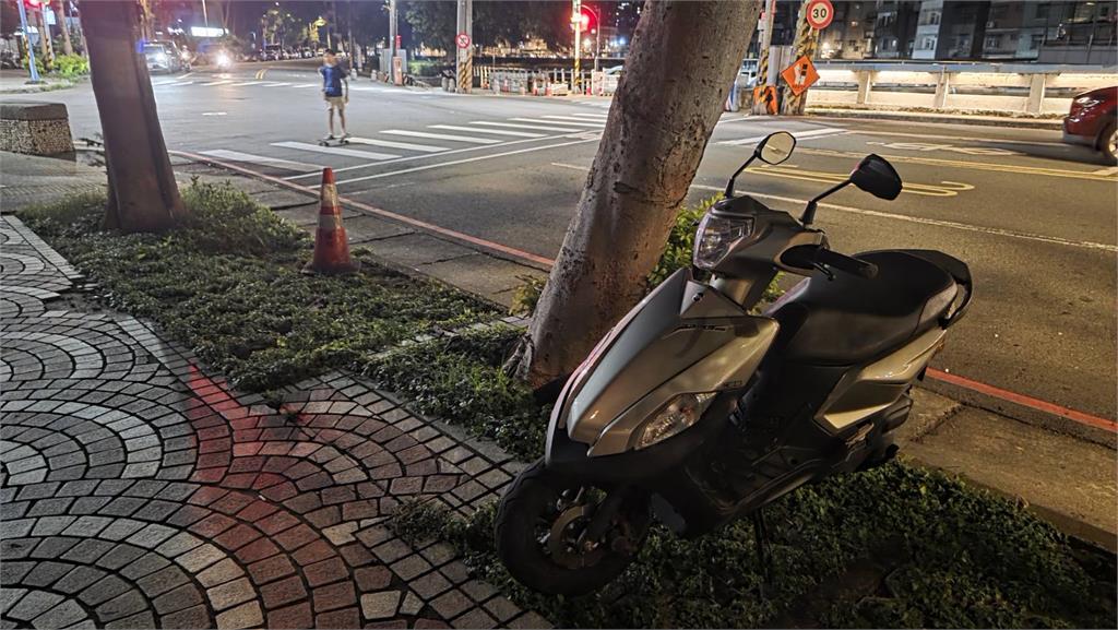 快新聞／陸上衝浪？桃園龜山爆「卡車拖行機車事故」　驚悚畫面曝光