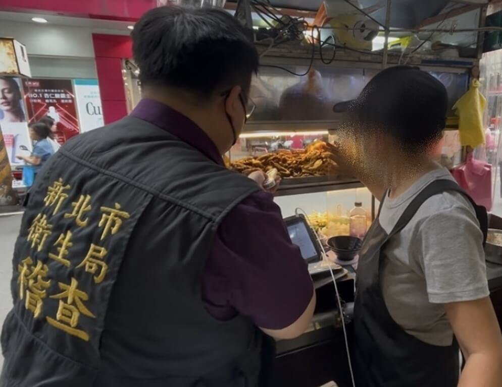 快新聞/新北再爆食安危機!淡水滷味攤「老鼠亂竄櫥櫃」 衛生局稽查、食材已報廢