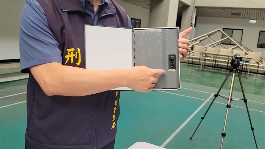 密碼鐵盒偽裝英文字典藏毒 嫌「你丟我撿」交易毒品