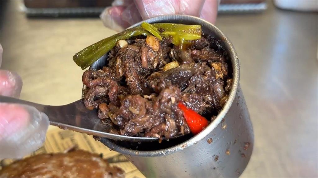 台南隱藏美食！虱目魚腸豬肉堡　每天限量秒完售